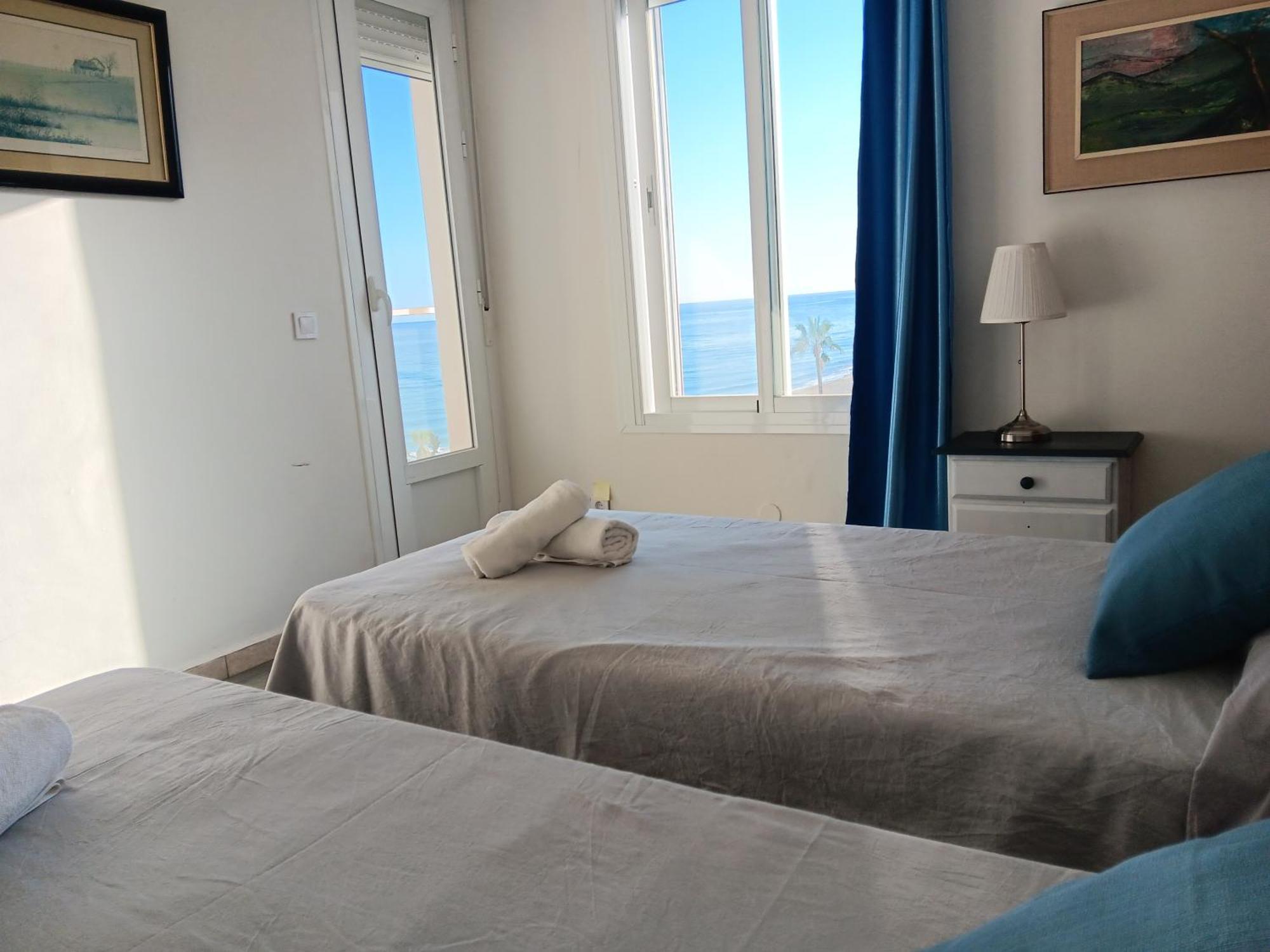 Alojamiento Iberia Playa Estepona Bagian luar foto