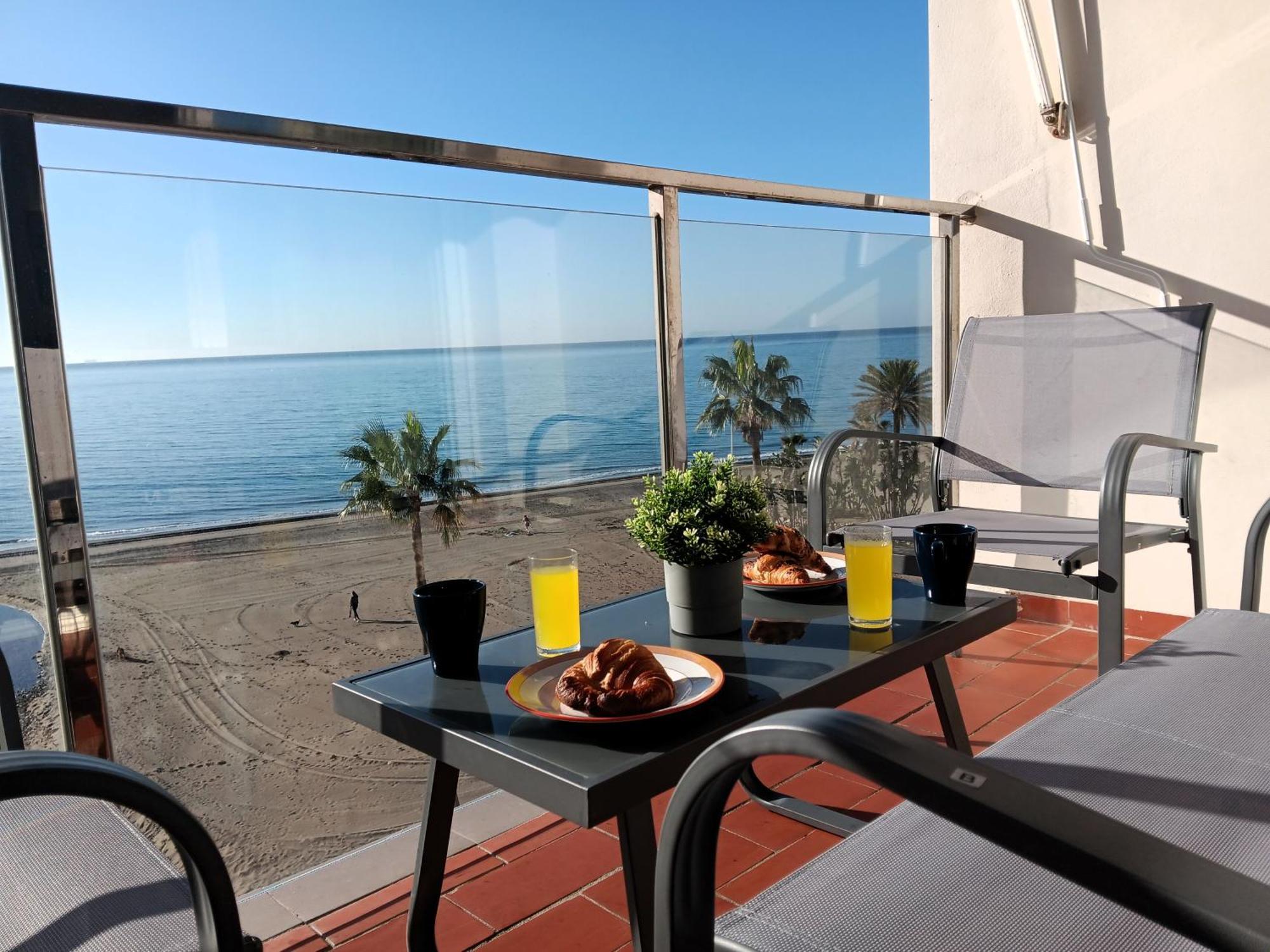 Alojamiento Iberia Playa Estepona Bagian luar foto