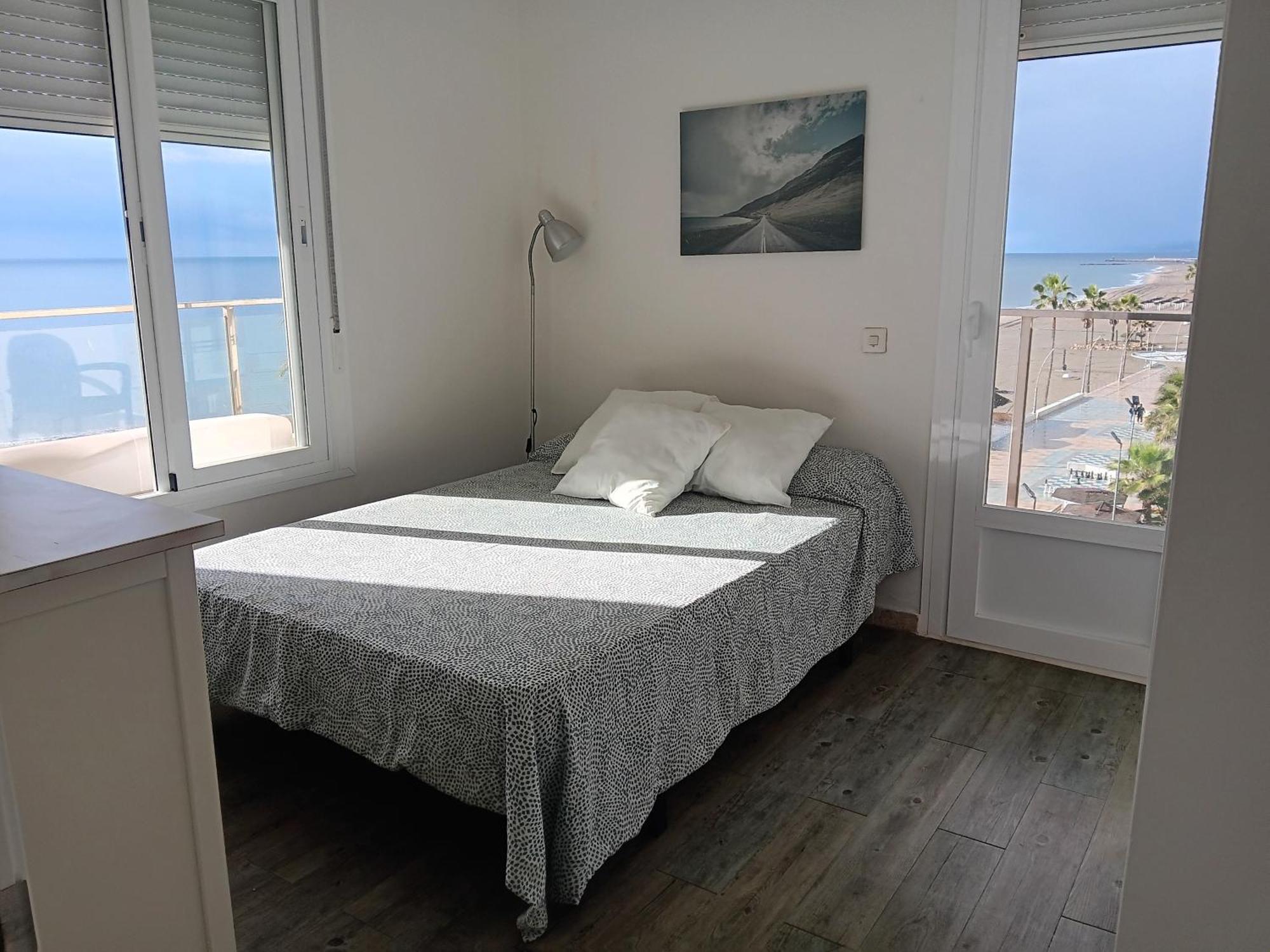 Alojamiento Iberia Playa Estepona Bagian luar foto