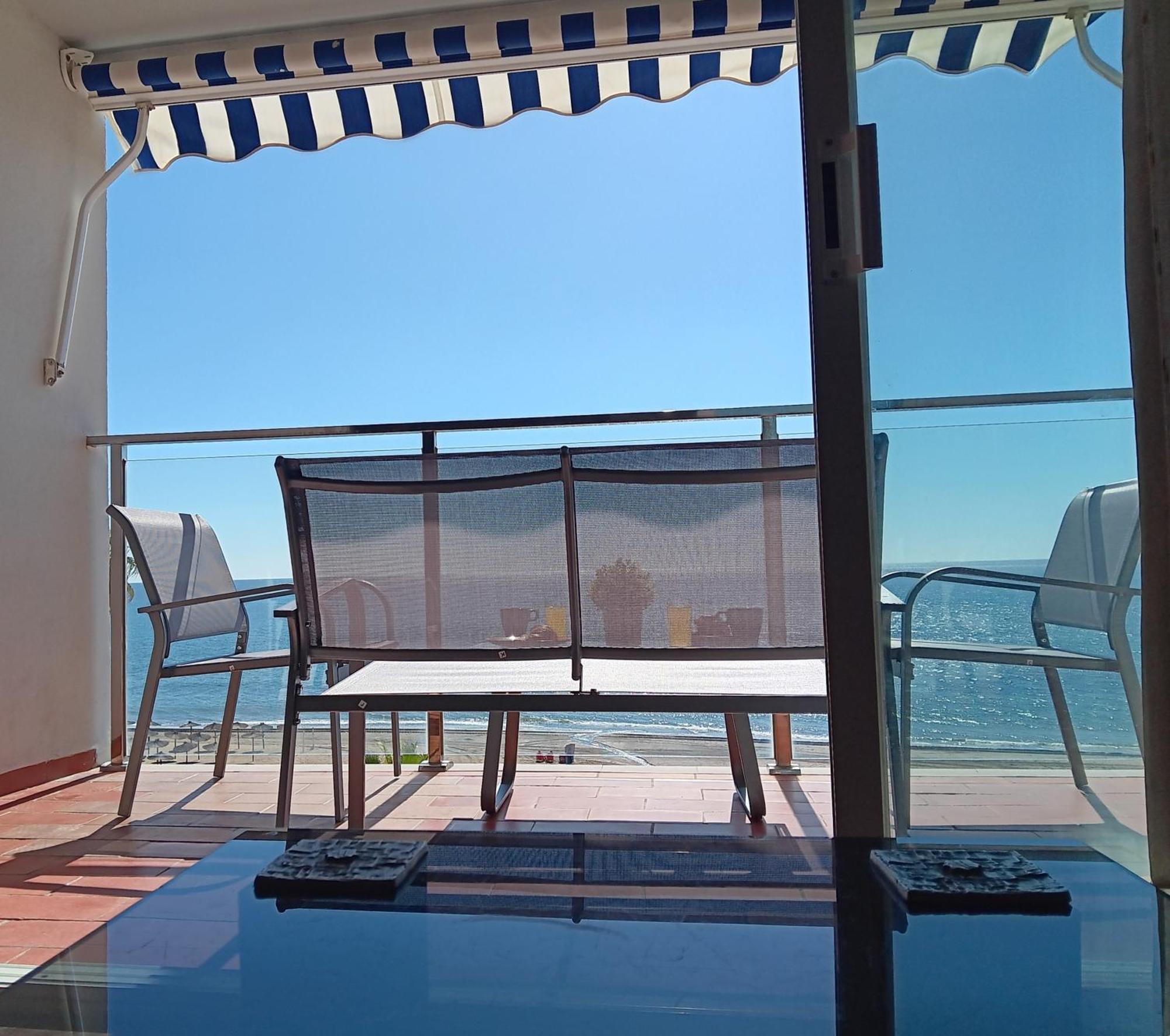 Alojamiento Iberia Playa Estepona Bagian luar foto