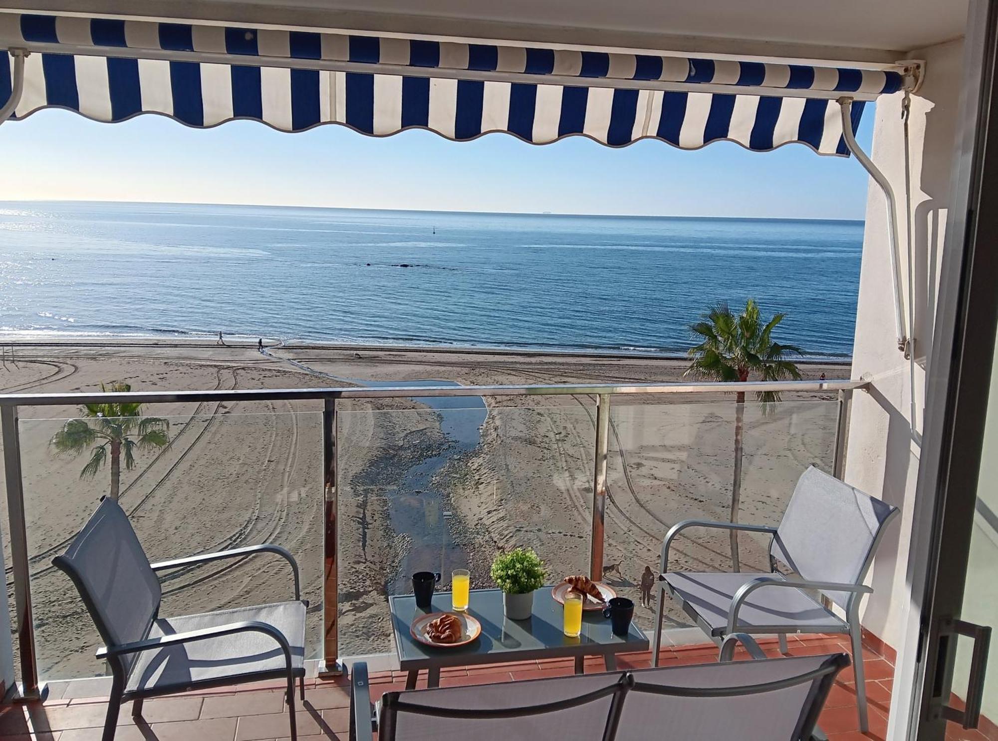 Alojamiento Iberia Playa Estepona Bagian luar foto