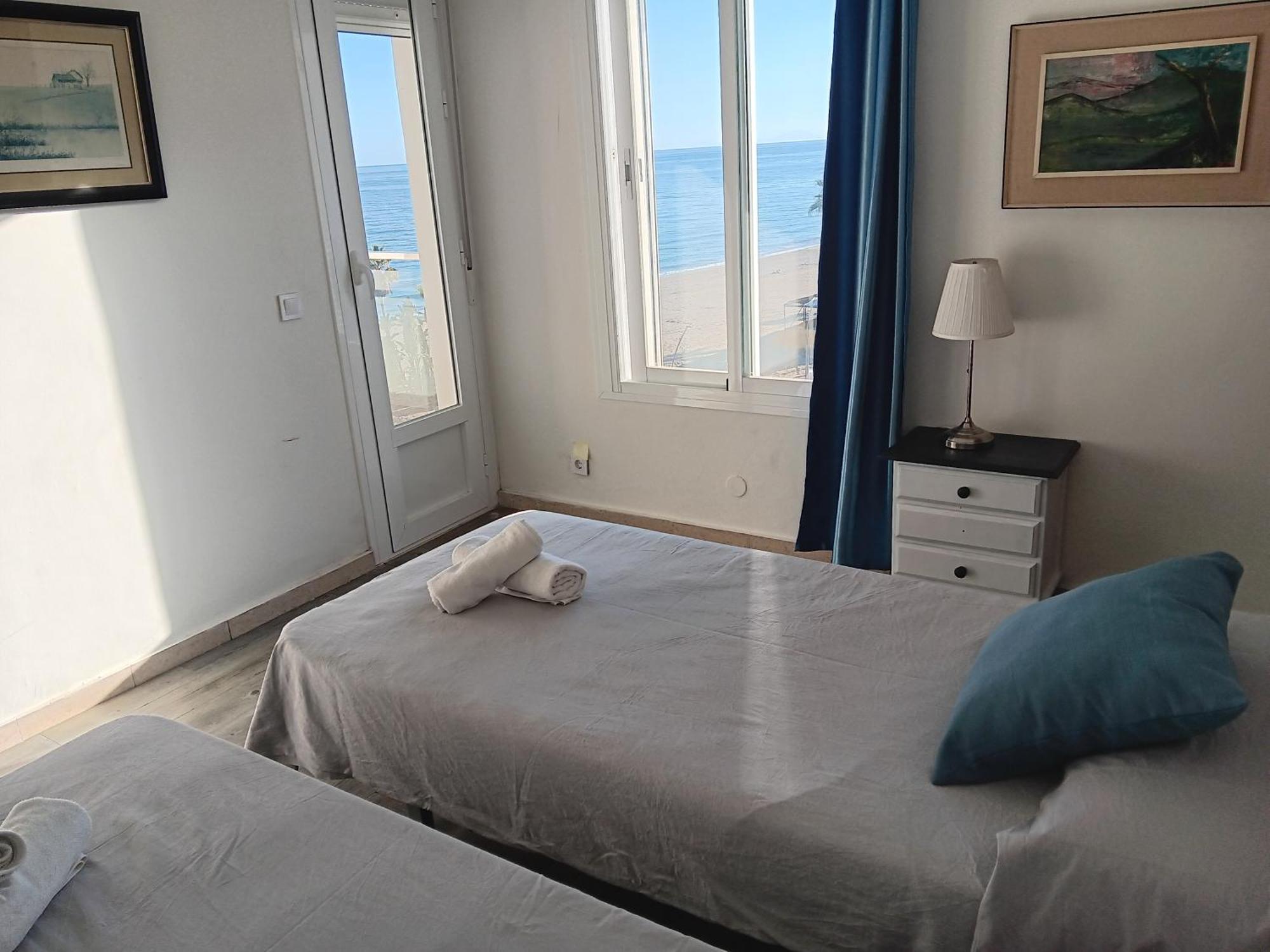 Alojamiento Iberia Playa Estepona Bagian luar foto