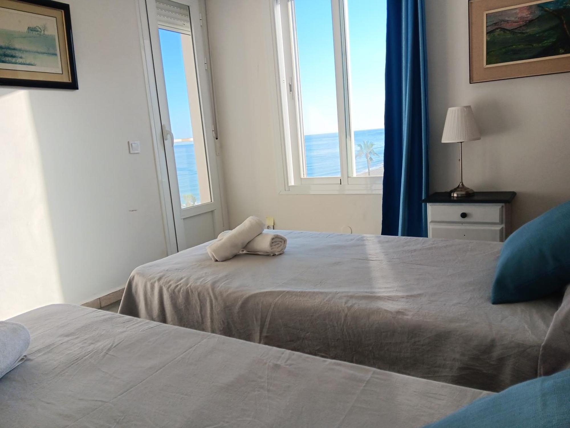 Alojamiento Iberia Playa Estepona Bagian luar foto