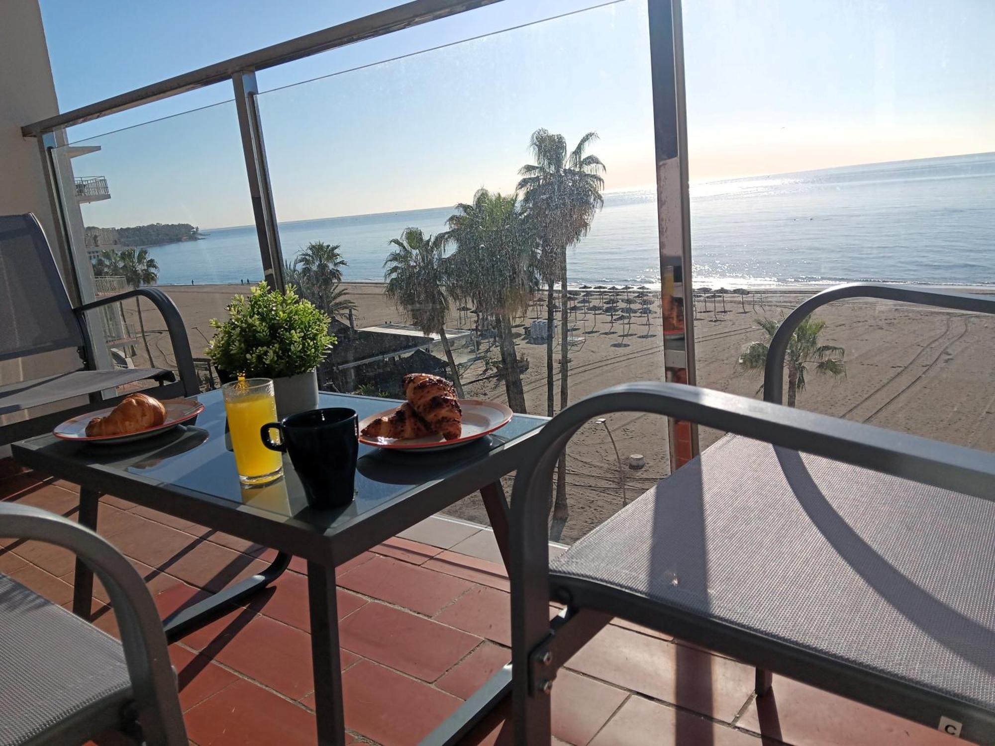 Alojamiento Iberia Playa Estepona Bagian luar foto