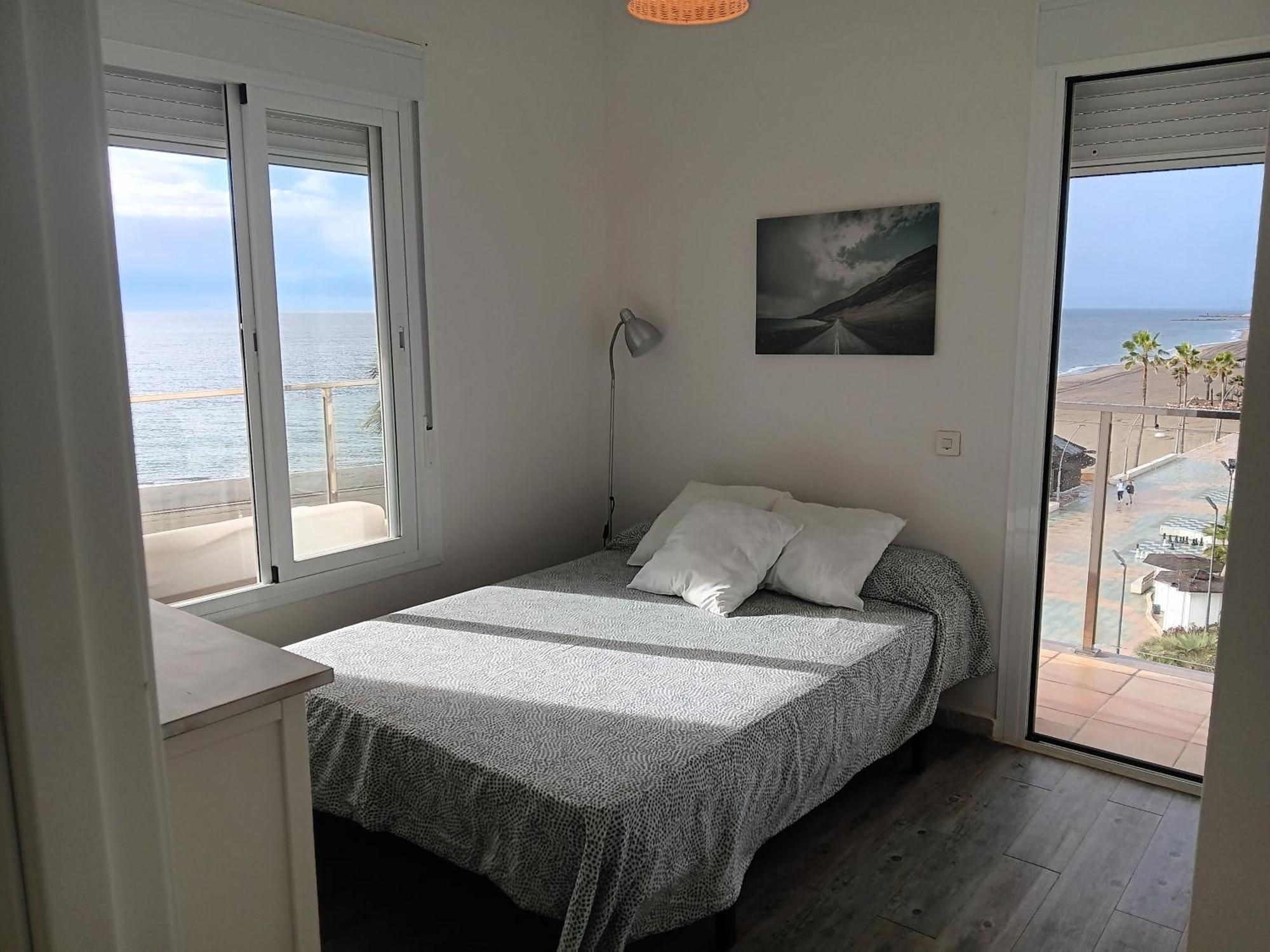 Alojamiento Iberia Playa Estepona Bagian luar foto