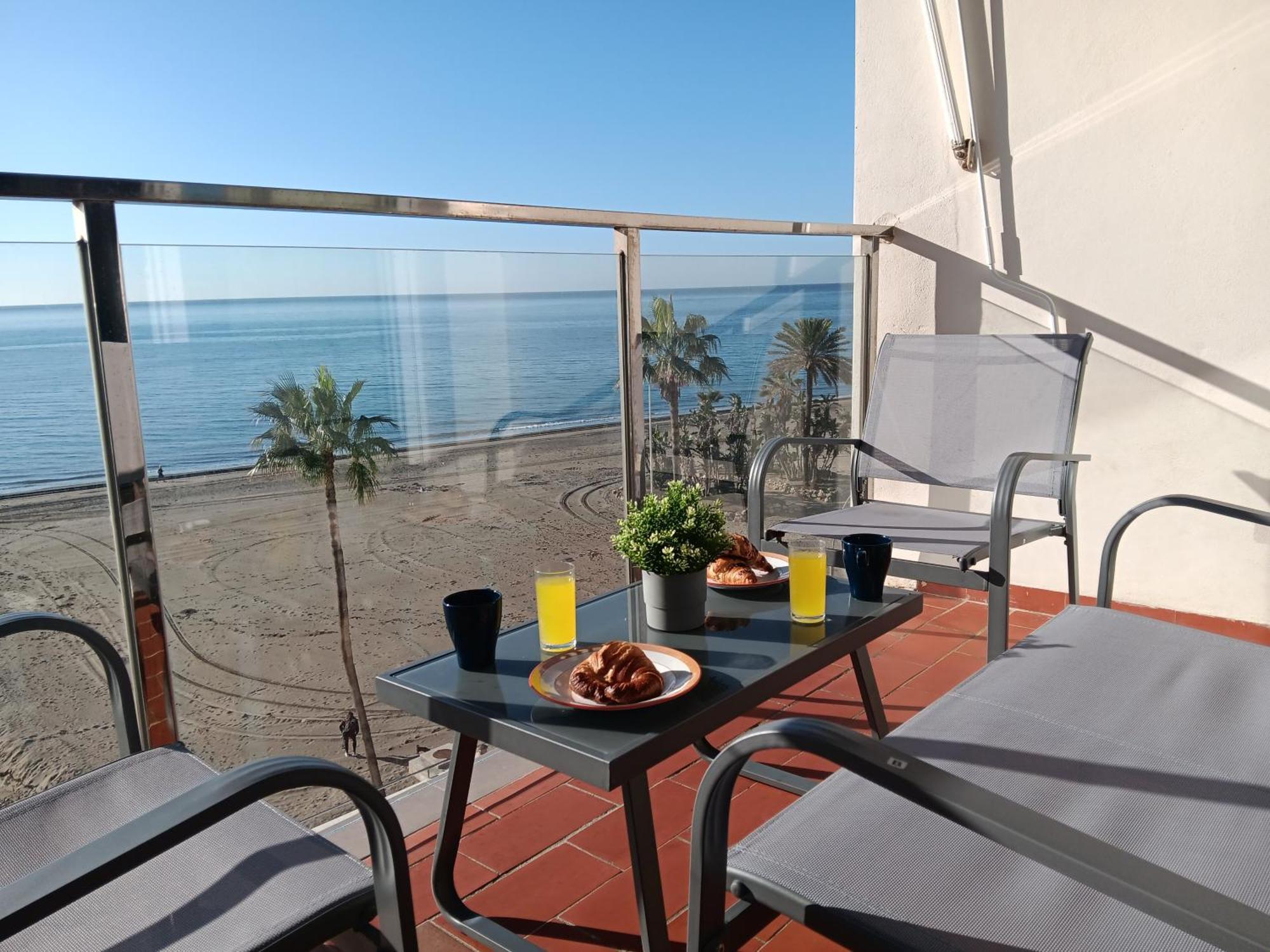 Alojamiento Iberia Playa Estepona Bagian luar foto